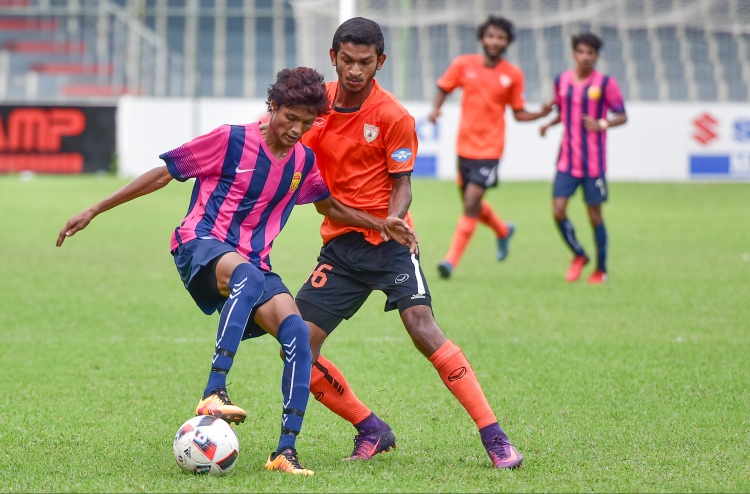 ޔޫވީ އަތުން އީގަލްސް އަށް ފަސޭހަ މޮޅެއް