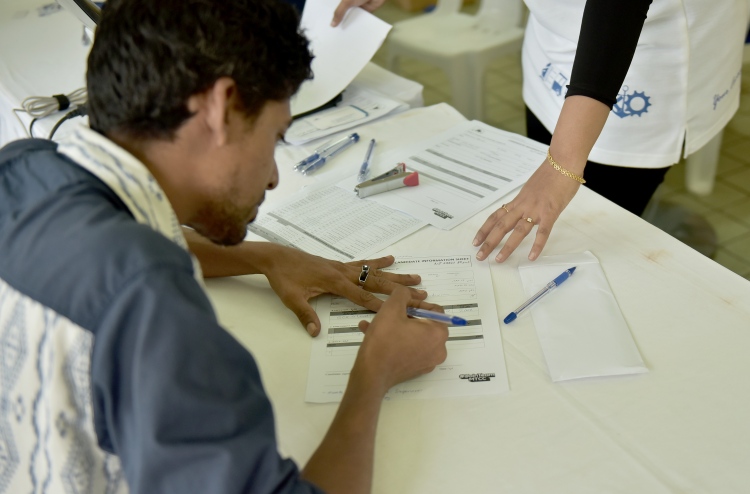 ވަޒީފާ ބާޒާރުގެ އަދަދުތައް، އެކި ވެރިން އެކި ގޮތަށް!