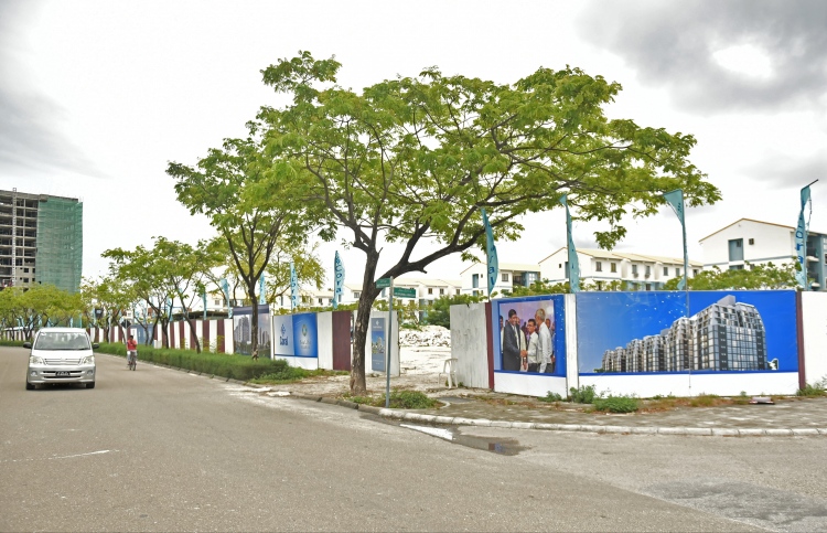 ހުޅުމާލޭ ރަށު ތެރޭގައި ހުރި ޑަސްބިންތައް ނަގަނީ