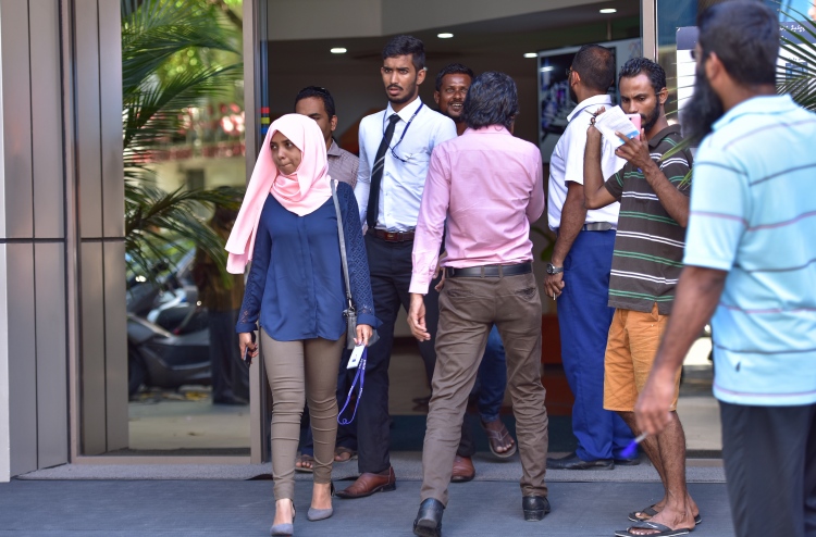 ހުރިހާ ކަމެއް ހުއްޓުމަކަށް: ވަރުގަދަ އިންޒާރެއް!