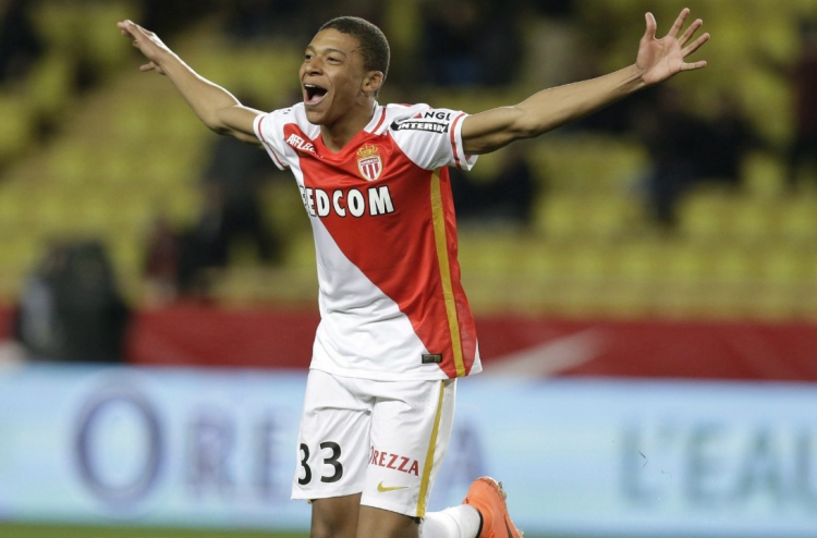 އެމްބާޕޭ ވިދާލިއިރު މޮނާކޯ އަށް ތިން ޕޮއިންޓުގެ ލީޑެއް