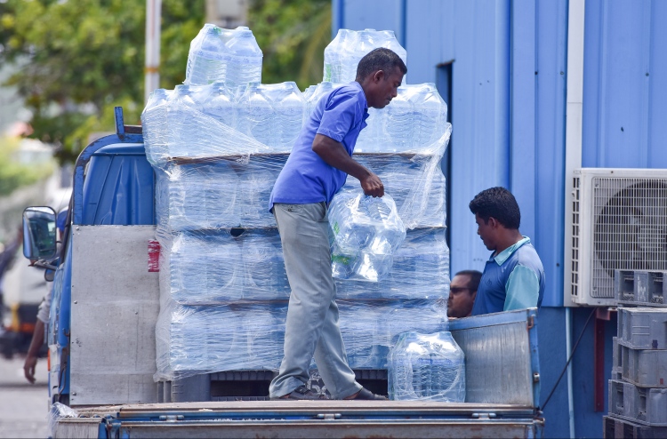 ހޫނުގަދަވެ ޑިމާންޑުބޮޑުވުމުން ފެން ވިއްކުން ލިމިޓްކޮށްފި