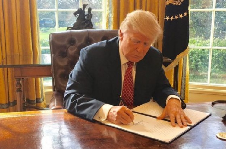 ހަ ގައުމެއްގެ މީހުން އެމެރިކާ އަށް ވަނުން މަނާކޮށްފި