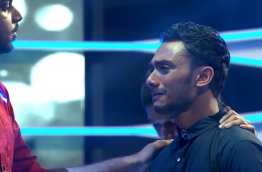 މޯލްޑިވިއަން އައިޑޮލް އިން ބައިވެރިޔަކު ކަޓައިގެންދިޔަ ޝޯއެއްގައި ފަރަޝް ރޮނީ: އެލިމިނޭޝަން ޝޯތަކުގައި އެންމެ ބޮޑަށް ހިތާމަފާޅުކުރާ ބައިވެރިޔަކީ ފަރަޝް.