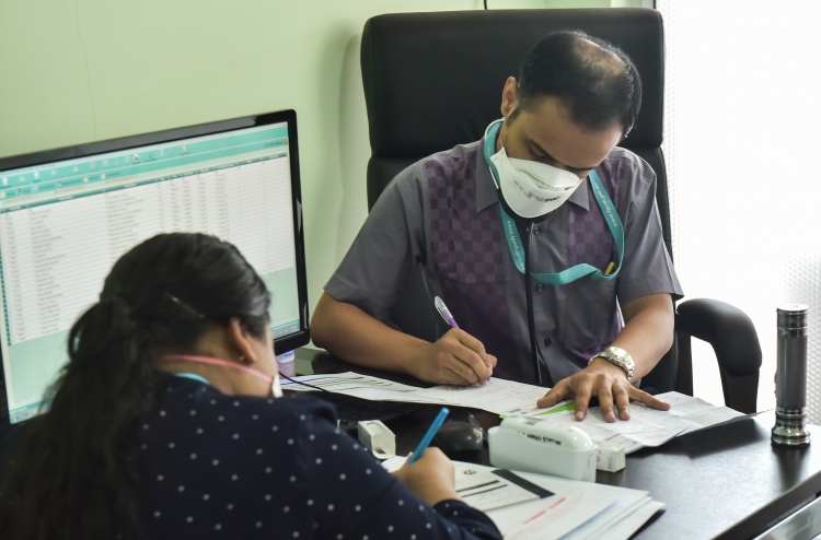 ޗުއްޓީގައި ތިބި ޑޮކްްޓަރުން ވެސް ޑިއުޓީ އަށް ނެރެފި