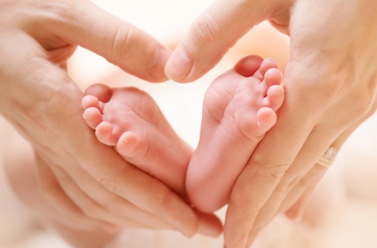 ޕޮލެންޑު މީހަކަށް އެއްމާބަނޑު ހަ ކުދިން ލިބިއްޖެ