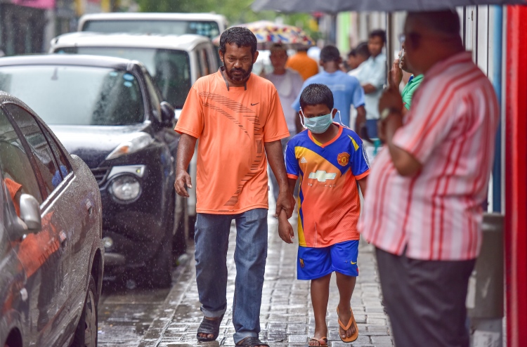 ތިނަދޫން ސްވައިން ފްލޫއަށް ޝައްކުވާ ބަޔަކު ޓެސްޓުކުރަނީ