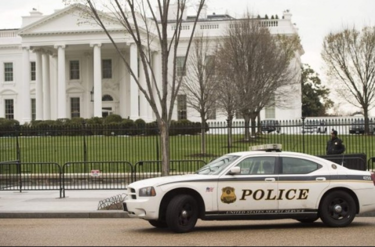 ވައިޓް ހައުސްއަށް ނުރައްކަލަކަށްވި މީހަކު ހައްޔަރުކޮށްފި