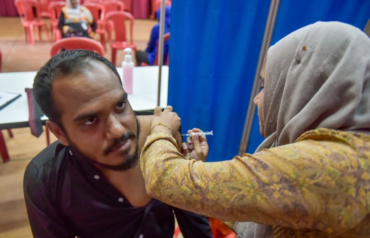 ޑޮކްޓަރުން: އިންފްލުއެންޒާ ވެކްސިން އަވަހަށް ޖަހާ