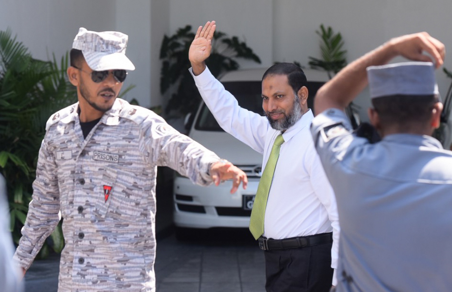 ހައި ކޯޓުގައި ބޭއްވި ޝަރީއަތަށް ފަހު އިމްރާން ނުކުމެވަޑައިގަންނަވަނީ.---މިހާރު ފޮޓޯ