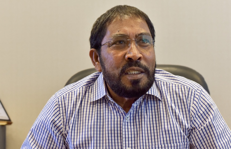 ގާސިމްގެ ގިނަ މައްސަލަތައް ހުރީ މަޑުޖެހިފައި: ވަކީލުން