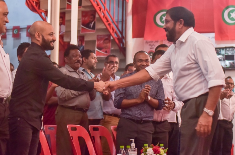 މެމްބަރުން ބިރުފަހަނައަޅައި ނިކުންނަން ޖެހޭ: ގާސިމް