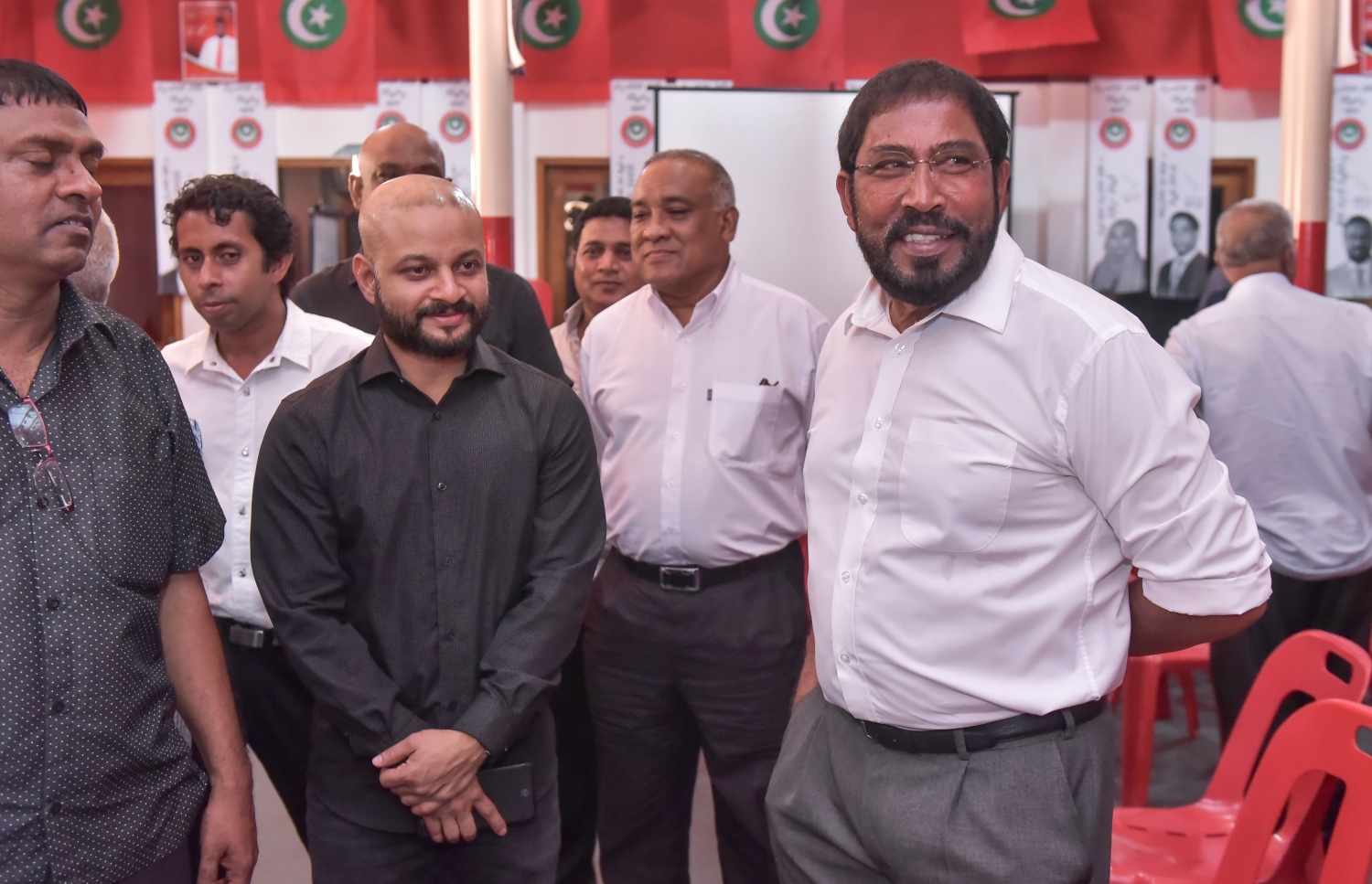 ގާސިމް އާއި ދިއްގަރު ދާއިރާގެ މެމްބަރު ފާރިސް މައުމޫން: ސިޔާސީ ކުށްވެރިން ނުތިބޭނެ ކަމަށް ރައީސް ޔާމީން ވިދާޅުވިއަސް ކުރު މުއްދަތެއްގެ ތެރޭގައި ސިޔާސީ އެތައް ބަޔަކަށް ނުހައްގު އަނިޔާ ލިބިފައިވާ ކަމަށް އިދިކޮޅު ފަރާތްތަކުން ދަނީ ބުނަމުން --ފޮޓޯ: ހުސެއިން ވަހީދު/މިހާރު