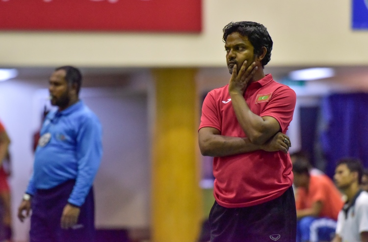 ހުރިހާ ތީރެއް ޝަރަފާ ދިމާލަށް، އޭނާ ބުނަނީ ކީކޭ؟