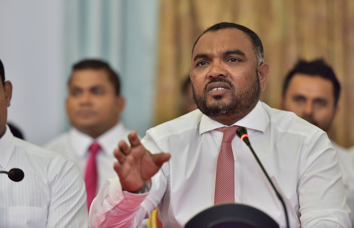 މިއަދުގެ ނިއުސް ކޮންފަރެންސްގައި މެމްބަރު އަލީ އާރިފް ވާހަކަ ދައްކަވަނީ.---ފޮޓޯ: ނިޝާން އަލީ/މިހާރު