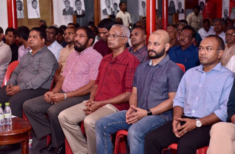 "ސަރުކާރުން ދަނީ ލީޑަރުންނަށް ޖެއްސުން ކުރަމުން"