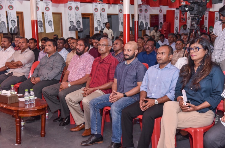 އީސީގެ ނިޔަތް ގޯސްކަމަށް ބުނެ ބައްދަލުވުން ބޮއިކޮޓް!