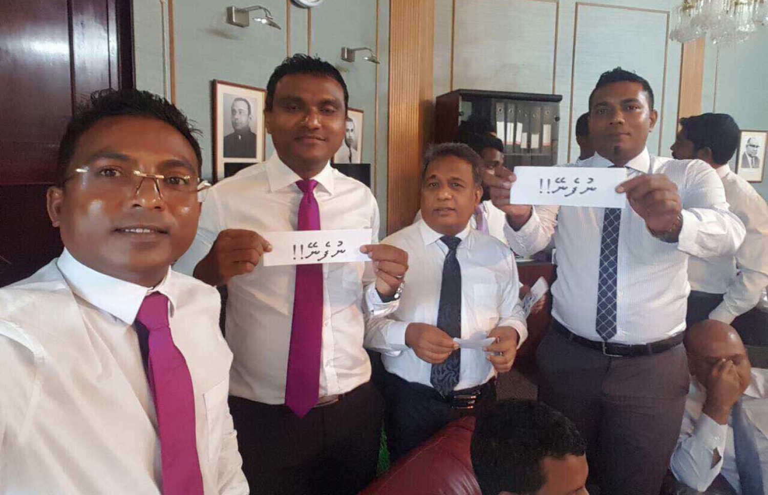 މަސީހްގެ އިތުބާރު ނެތް ކަމުގެ ވޯޓާ ދެކޮޅުކަން ޕީޕީއެމްގެ މެމްބަރުންތަކެއް ހާމަކުރައްވަނީ