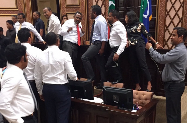 ވޯޓު "މިނިވަނެއް ނޫން"، ސަރުކާރު "ބަލިވެއްޖެ"!