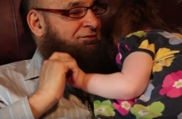 މި މީހާގެ އުފަލަކީ ބަލި ކުދިން ބެލެހެއްޓުން