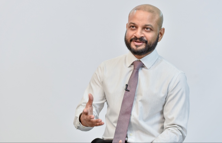 ފާރިސް ރިޔާސީ ރޭހަށް ނުކުންނަން ރެކޯޑް ސާފުކުރަނީ