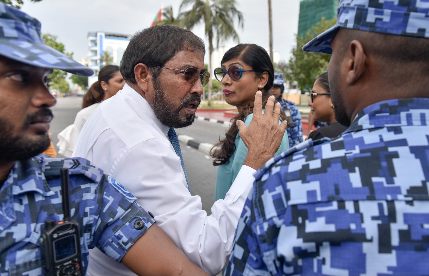 ގާސިމް ފުލުސް އޮފީހަށް ހާޒިރުވެވަޑައިގަންނަވަނީ.---މިހާރު ފޮޓޯ: ނިޝާން އަލީ