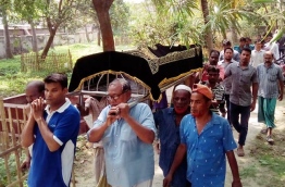 ރައުދާގެ ހަށިގަނޑު ވަޅުލަން ގެންދަނީ