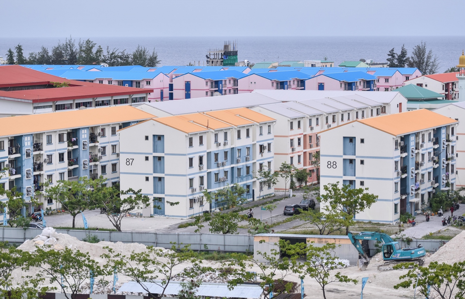 ހުޅުމާލޭގައި އިމާރާތްކޮށްފައިވާ ބައެއް ފްލެޓްތައް: އޮކްޓޫބަރު 15 ވަނަ ދުވަހުގެ ކުރިން ޓާޓާ ފްލެޓްތަކަށް ލޯނު ހަމަޖައްސަން ޖެހޭނެ.--- ފޮޓޯ: މިހާރު