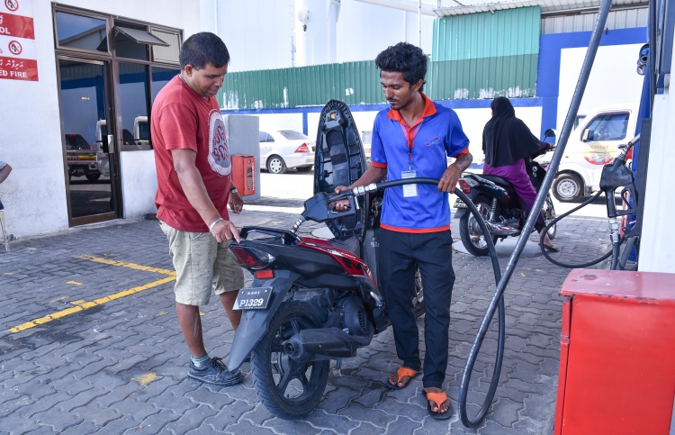 ޕެޓްރޯލް ލިޓަރަކުން 30 ލާރި ބޮޑުކޮށްފި