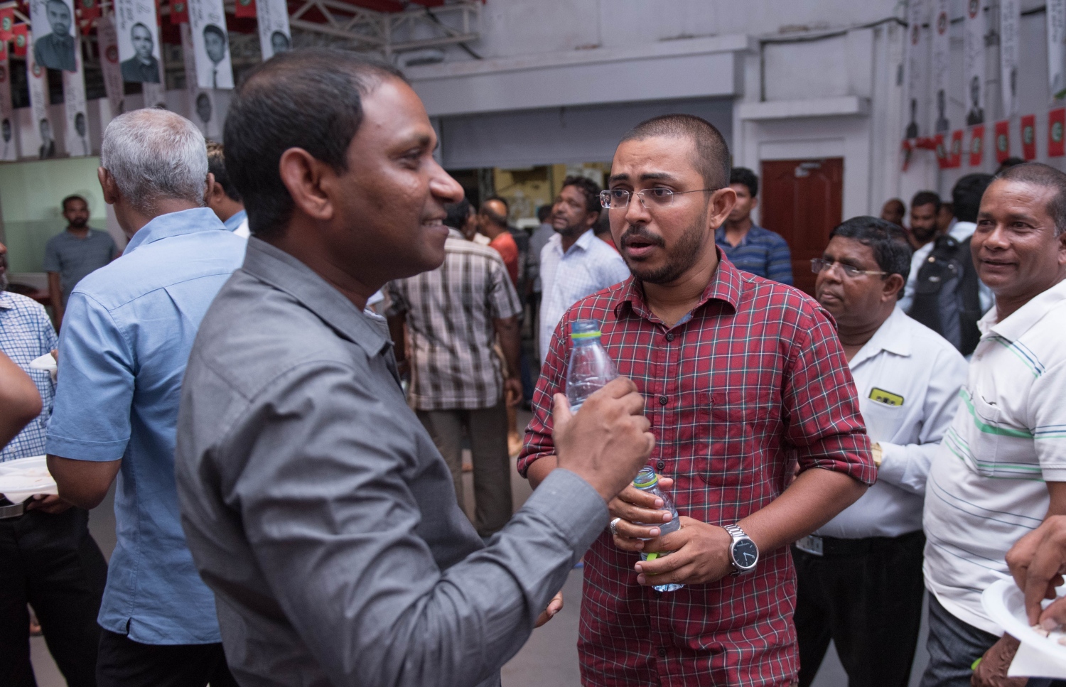 މެމްބަރު ސައުދާއި އަމީތު ވާހަކަ ދައްކަވަނީ.---މިހާރު ފޮޓޯ: ހުސެއިން ވަހީދު