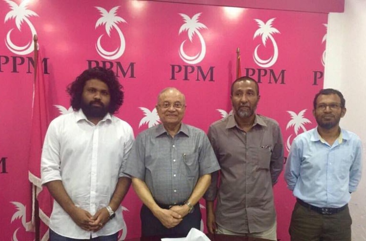 މައުމޫންގެ ފެކްޝަންގެ މީހެއްގެ ގެ ބަލައި ފާސްކޮށްފި