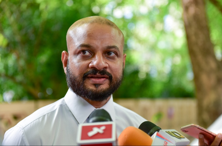 ފާރިސް މިނިވަންކޮށްދޭން ކްރިމިނަލް ކޯޓުގައި އެދެފި