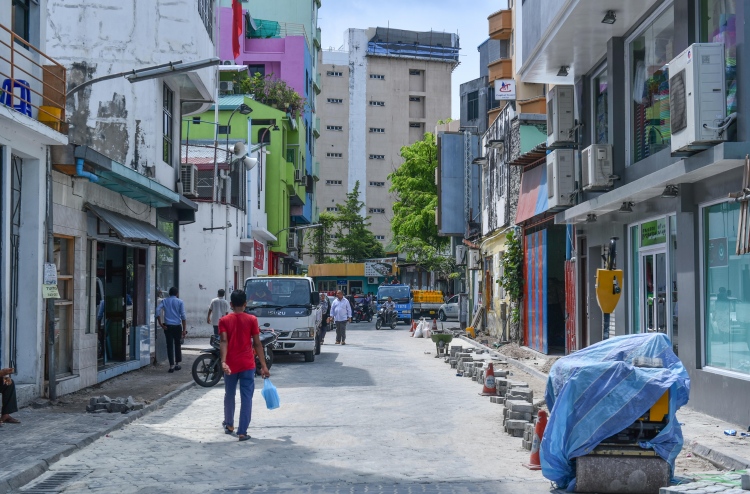 ފަނޑިޔާރުމަގުގައި ދެން ދުއްވޭނީ އެއްކޮޅަށް