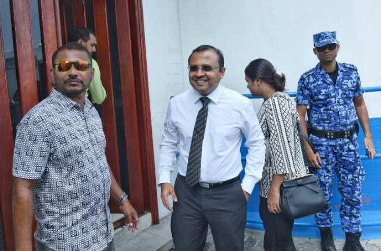 ފޯނު ހުޅުވަން ކޯޓުތަކަށް އަމުރެއް ނުކުރެވޭނެ: ރިޔާޒް