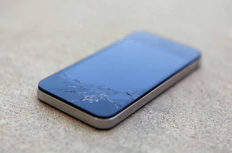 އައިފޯނުގެ ސްކްރީން ފަސޭހައިން ތަޅައިގެން ދަނީ ކީއްވެ؟