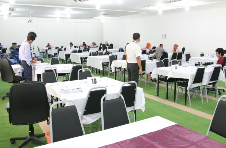 ކެންޑިޑޭޓުން ވޯޓާސް ލިސްޓުގައި ސޮއިކުރަން ފަށައިފި