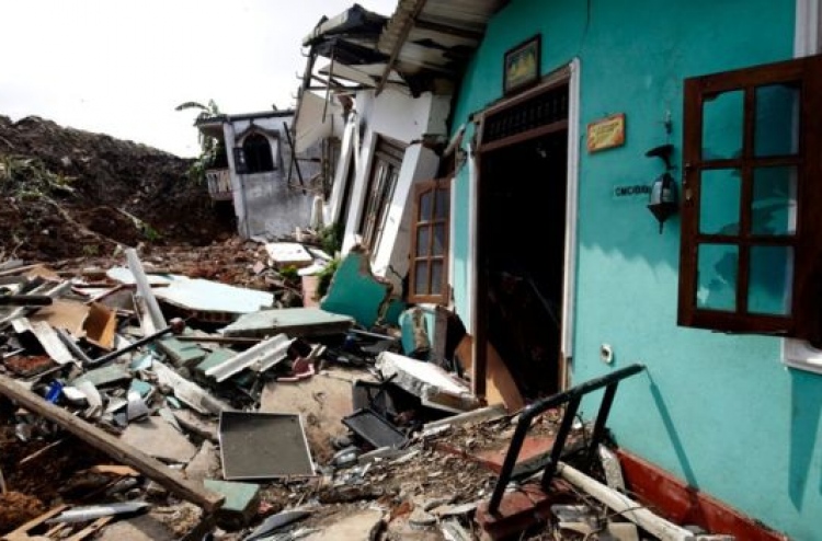 ކުނިގޮނޑުން ކުނި ފޭބުމުން ލަންކާ މީހުން ރުޅިގަދަވެފައި