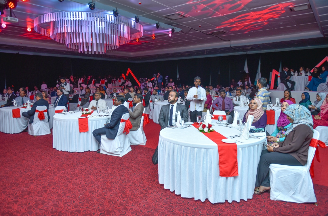 މާލެ: އޭޕްރީލް 19، 2017- އުރީދޫ އިން ހިއްސާ ވިއްކުން އިފްތިތާހުކުރުމުގެ ގޮތުން ބޭއްވި ރަސްމިއްޔާތުގެ ތެރެއިން.---މިހާރު ފޮޓޯ: ހުސެއިން ވަހީދު