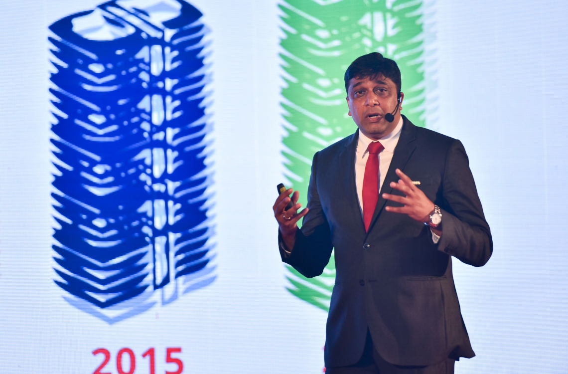 މާލެ: އޭޕްރީލް 19، 2017- އުރީދޫ އިން ހިއްސާ ވިއްކުން އިފްތިތާހުކުރުމުގެ ގޮތުން ބޭއްވި ރަސްމިއްޔާތުގައި އެ ކުންފުނީގެ މެނޭޖިން ޑިރެކްޓަރު ވިކްރަމް ސިންހާ ވާހަކަ ދައްކަވަނީ.---މިހާރު ފޮޓޯ: ހުސެއިން ވަހީދު