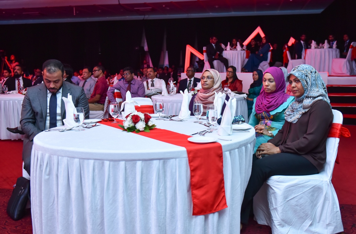 މާލެ: އޭޕްރީލް 19، 2017- އުރީދޫއިން އެ ކުންފުނީގެ ހިއްސާ ވިއްކުން އިފްތިތާހުކުރުމުގެ ގޮތުން ދަރުބާރުގޭގައި ބޭއްވި ހާއްސަ ރަސްމިއްޔާތުގެ ތެރެއިން.---މިހާރު ފޮޓޯ: ހުސެއިން ވަހީދު