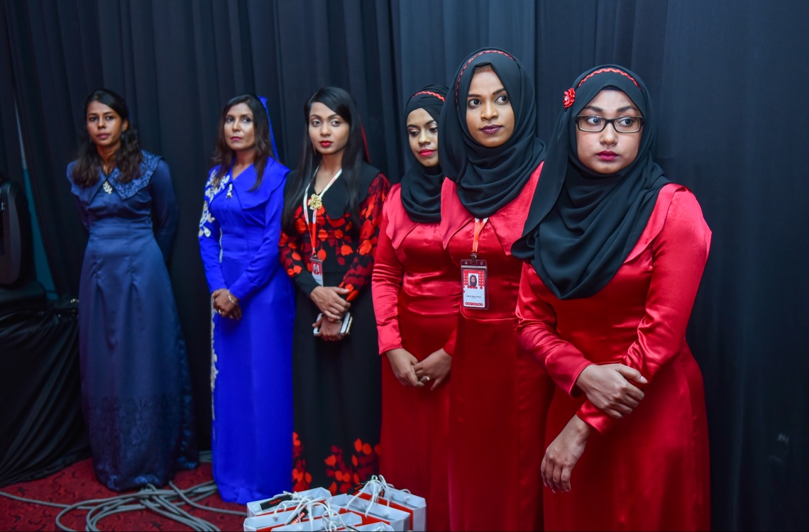 މާލެ: އޭޕްރީލް 19، 2017- އުރީދޫން އިން ހިއްސާ ވިއްކަން ފެށުން އިފުތިތާހު ކުރުމަށް ބޭއްވި ރަސްމިއްޔާތުގެ ތެރެއިން.---މިހާރު ފޮޓޯ: ހުސެއިން ވަހީދު