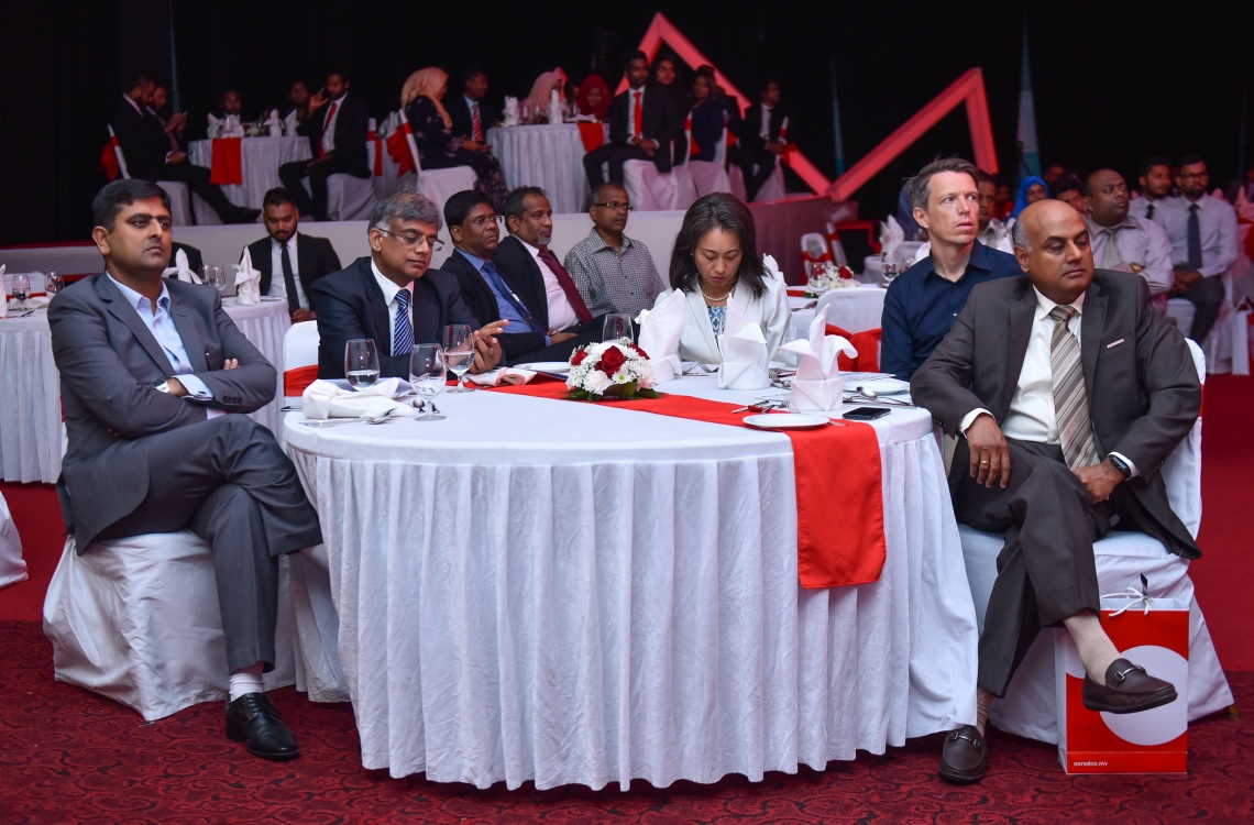 މާލެ: އޭޕްރީލް 19، 2017- އުރީދޫން އިން ހިއްސާ ވިއްކަން ފެށުން އިފުތިތާހު ކުރުމަށް ބޭއްވި ރަސްމިއްޔާތުގެ ތެރެއިން.---މިހާރު ފޮޓޯ: ހުސެއިން ވަހީދު