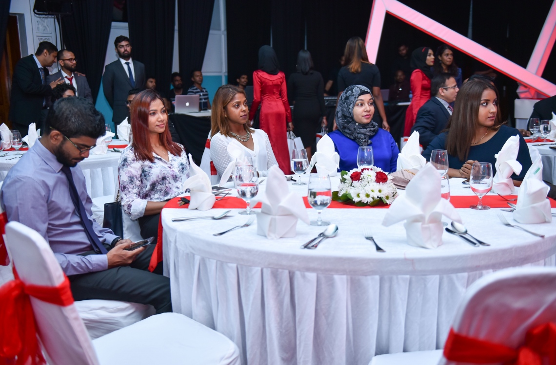 މާލެ: އޭޕްރީލް 19، 2017- އުރީދޫން އިން ހިއްސާ ވިއްކަން ފެށުން އިފުތިތާހު ކުރުމަށް ބޭއްވި ރަސްމިއްޔާތުގެ ތެރެއިން.---މިހާރު ފޮޓޯ: ހުސެއިން ވަހީދު