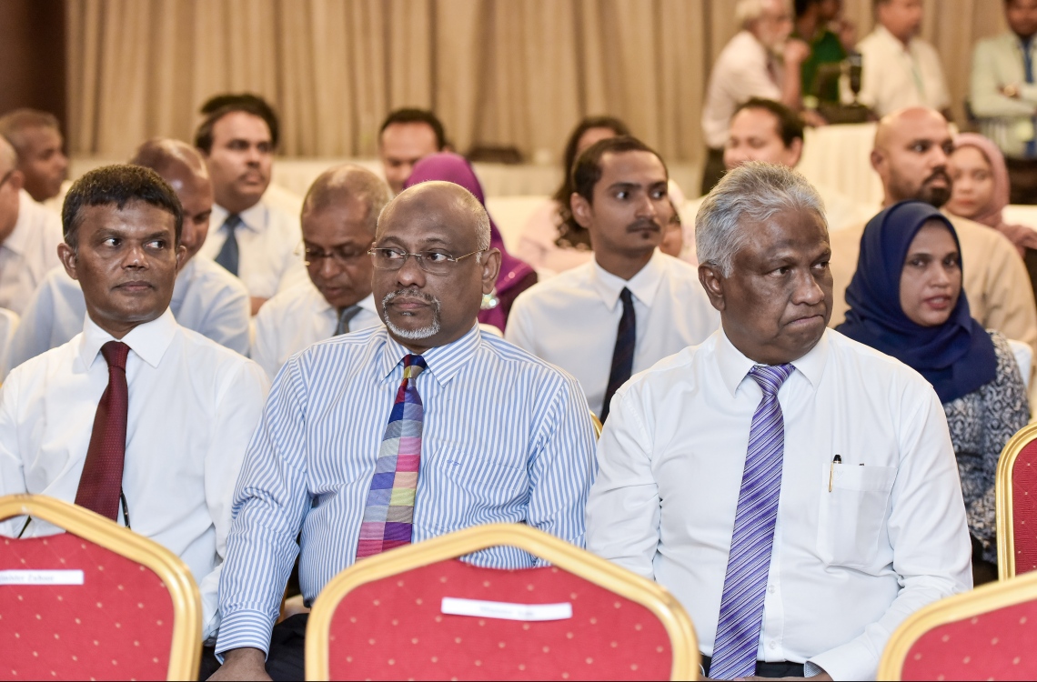 މާލެ: އޭޕްރީލް 19، 2017- ރާއްޖެ އިން ބޭރުގައި ތިއްބަވާ ދިވެހި ސަފީރުންގެ މަހާސިންތާ ފެށުމުގެ ރަސްމިއްޔާތުގައި ބައެއް ސަފީރުން ބައިވެރިވެވަޑައިގަންނަވަނީ.---މިހާރު ފޮޓޯ: ނިޝާން އަލީ