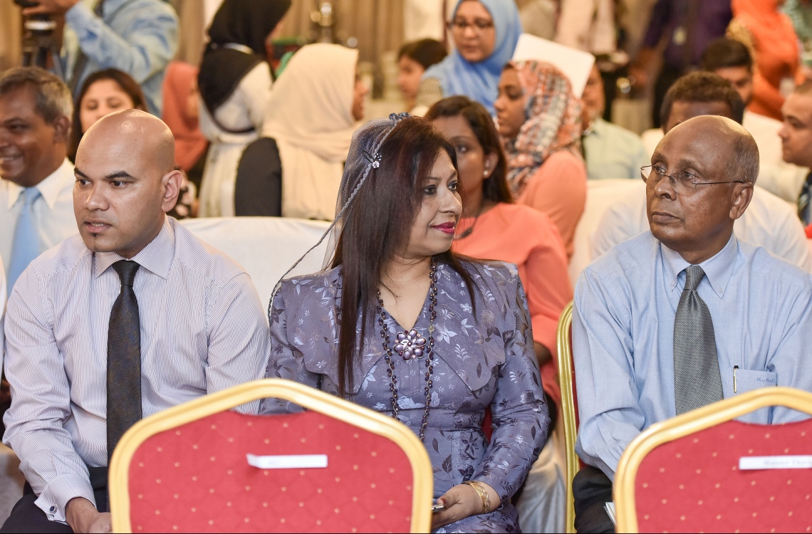 މާލެ: އޭޕްރީލް 19، 2017- ރާއްޖެ އިން ބޭރުގައި ތިއްބަވާ ދިވެހި ސަފީރުންގެ މަހާސިންތާ ފެށުމުގެ ރަސްމިއްޔާތުގައި ބައެއް ސަފީރުން ބައިވެރިވެވަޑައިގަންނަވަނީ.---މިހާރު ފޮޓޯ: ނިޝާން އަލީ