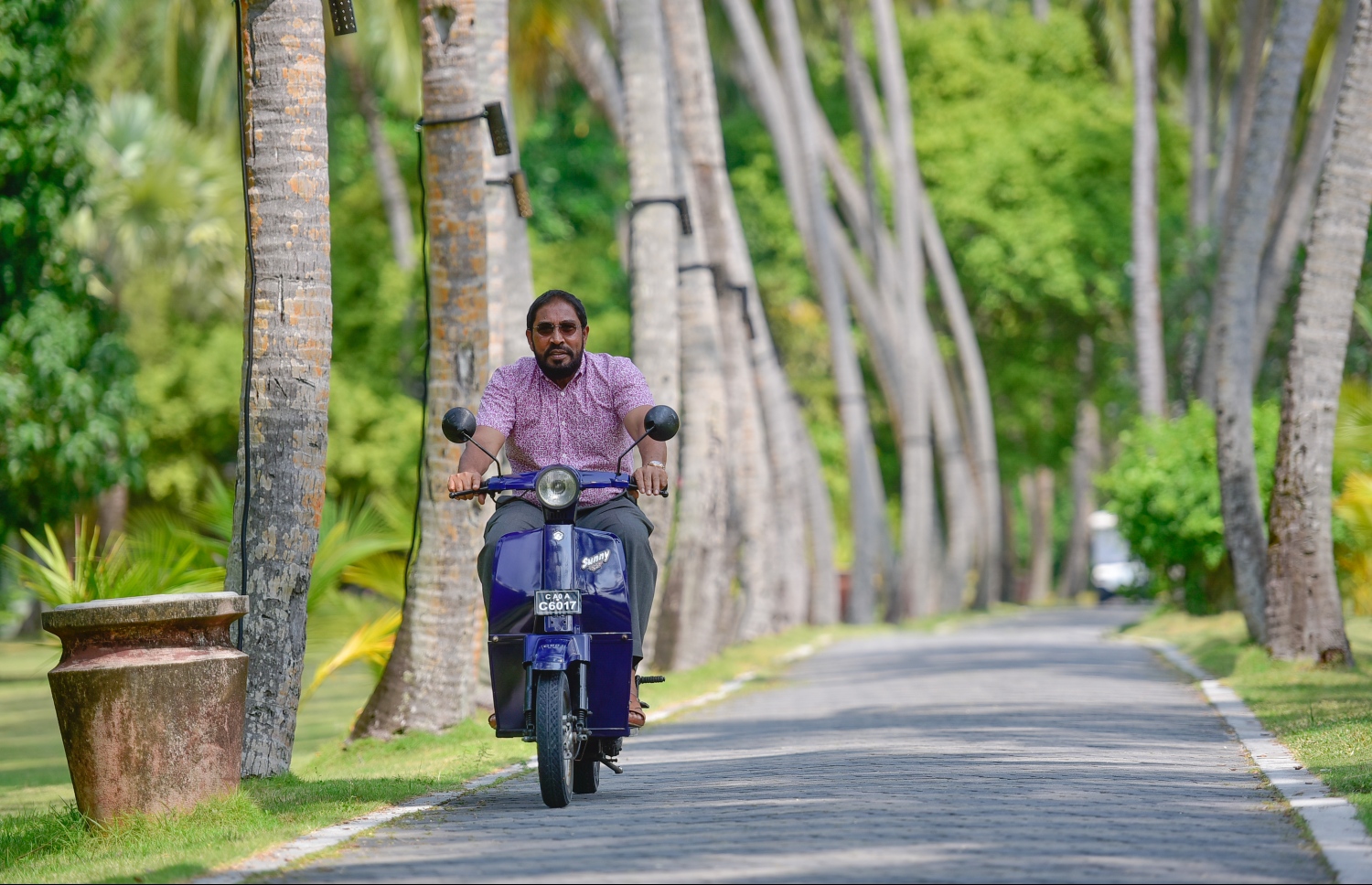 ސަން އައިލެންޑްގެ ރީތި މަގެއްގައި ގާސިމް ސައިކަލް ދުއްވަވަނީ -- ފޮޓޯ: ނިޝާން އަލީ/ މިހާރު