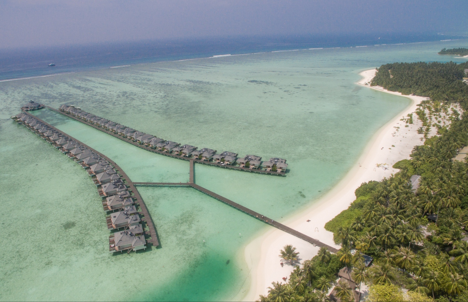 ސަން އައިލެންޑްގައި ހަދާފައި މޫދު ކޮޓަރިތަކެއް: މިއީ ރާއްޖޭގައި އެންމެ ފުރަތަމަ ހެދި ވޯޓާ ވިލާތައް. ފޮޓޯ: ނިޝާން އަލީ /މިހާރު