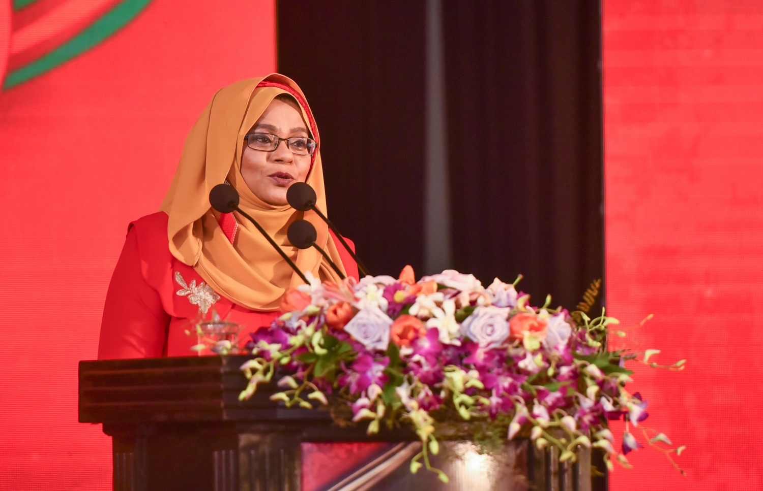 މަޖީދިއްޔާ ސްކޫލަށް 90 އަހަރު ފުރުން ފާހަގަކުރުމުގެ ގޮތުން ދަރުބާރުގޭގައި ބޭއްވި ހާއްސަ ޖަލްސާގައި ޕްރިންސިޕަލް އައިސްތު ވާހަކަދައްކަވަނީ.---ފައިލް ފޮޓޯ: މިހާރު