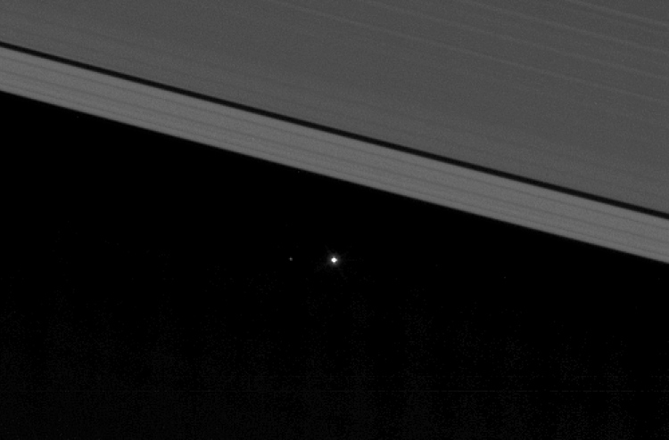 ކެސީނީގެ ހަދިޔާތަކުގެ ތެރެއިން ހިތްގައިމު 10 ފޮޓޯ