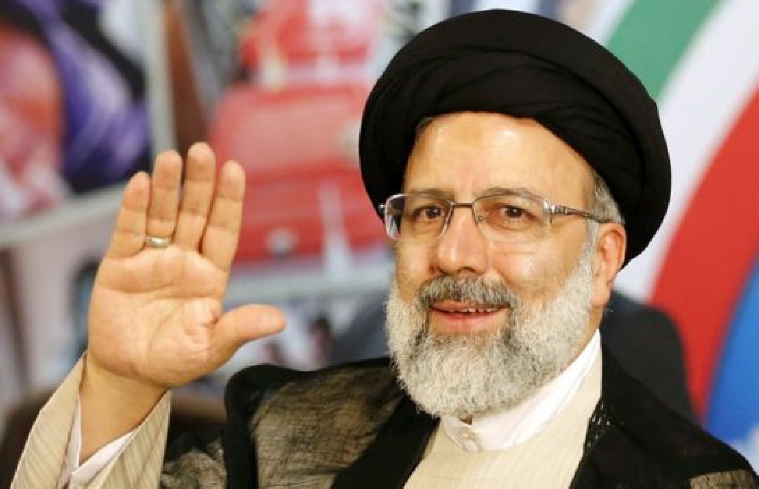 އީރާނުގެ އިންތިޚާބުގައި ވާދަކުރާ ކެންޑިޑޭޓް އަދި ފަނޑިޔާރު ރައިސީ. --ފޮޓޯ:އޭއެފްޕީ